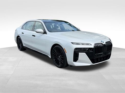 Used 2025 BMW 740i xDrive AWD/4WD image 3