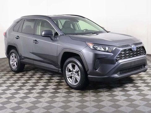 Used 2022 Toyota RAV4 LE image 2
