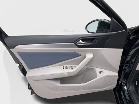 Used 2025 Volkswagen Jetta SE w/ Sunroof Package FWD image 23