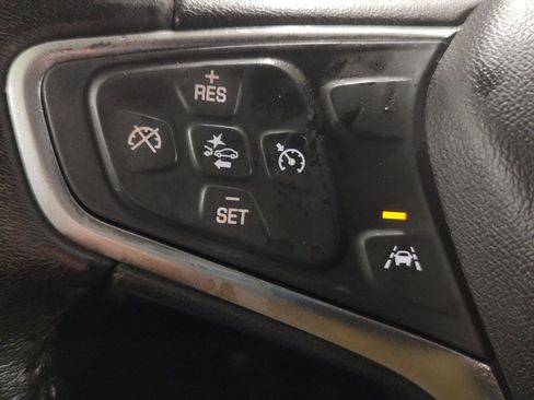 Used 2020 Chevrolet Equinox LT w/ Driver Convenience Package image 13