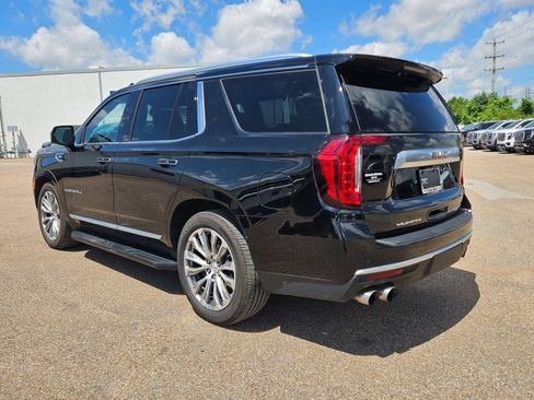 Used 2022 GMC Yukon Denali w/ Advanced Technology Package AWD/4WD image 3