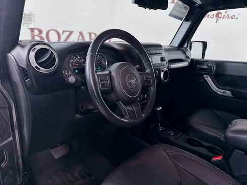 Used 2018 Jeep Wrangler Unlimited Sahara w/ Connectivity Group image 11