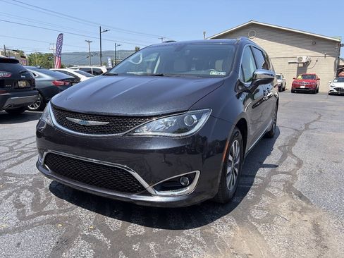 Used 2020 Chrysler Pacifica Limited FWD image 4