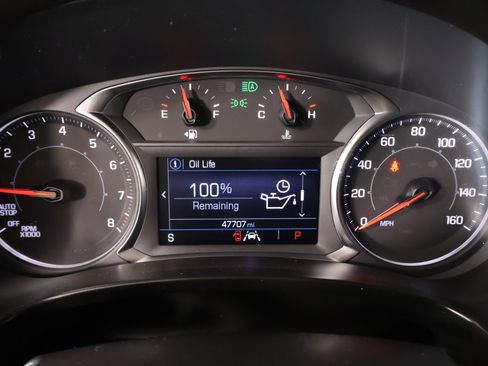 Used 2024 GMC Terrain SLE w/ Driver Convenience Package FWD image 4