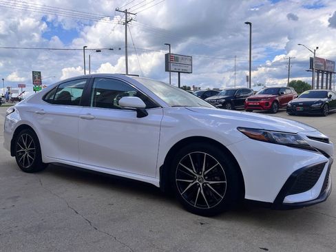 Used 2023 Toyota Camry SE w/ Cold Weather Package FWD image 6