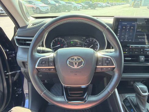 Used 2021 Toyota Highlander Limited AWD/4WD image 14