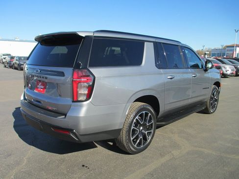 Used 2023 Chevrolet Suburban RST image 4