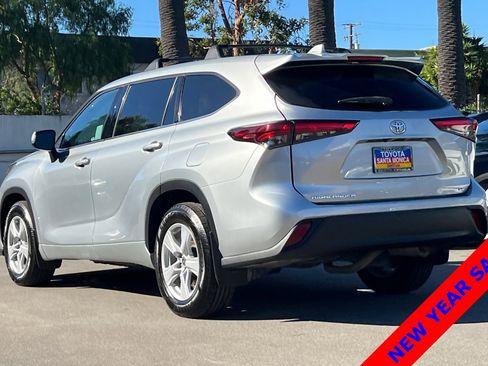 Used 2021 Toyota Highlander LE image 6