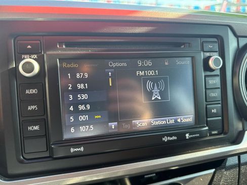 Used 2016 Toyota Tacoma SR5 w/ SR5 Appearance Package (SN) image 18