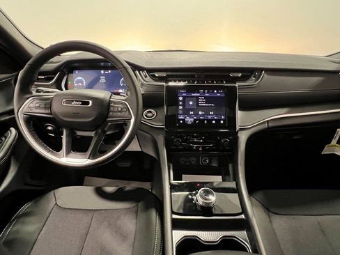 New 2025 Jeep Grand Cherokee L Laredo w/ Luxury Tech Group I image 15