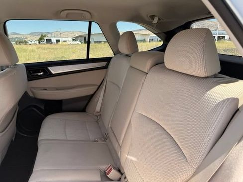 Used 2017 Subaru Outback 2.5i Premium AWD/4WD image 17