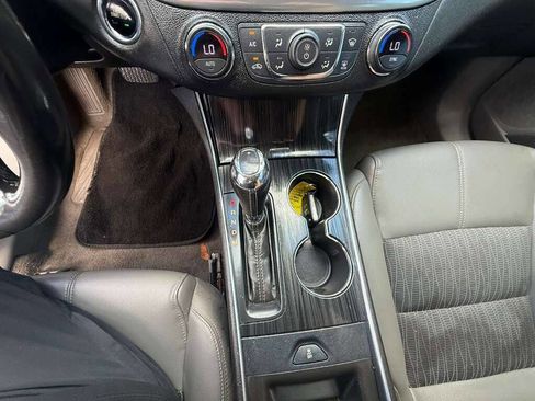 Used 2018 Chevrolet Impala LT FWD image 18