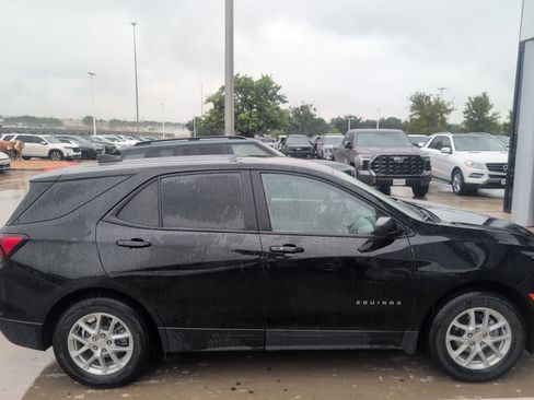 Used 2024 Chevrolet Equinox LS w/ LS Convenience Package FWD image 9
