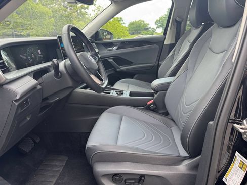 Used 2026 Volkswagen Tiguan SE FWD image 29