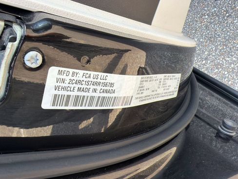 Used 2024 Chrysler Pacifica Touring-L FWD image 26