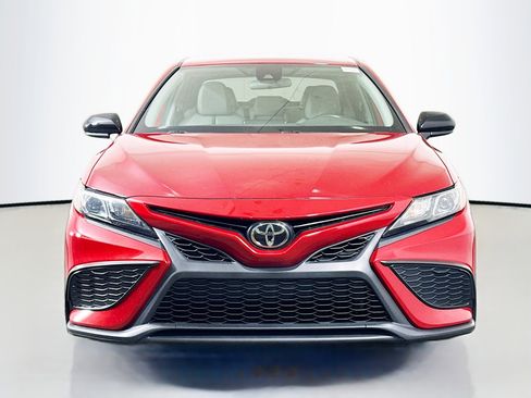 Used 2021 Toyota Camry SE image 2