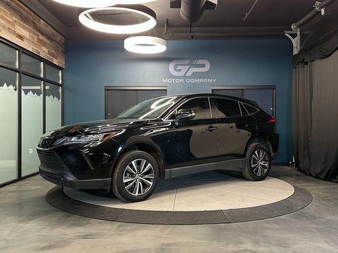 Used 2021 Toyota Venza LE image 7