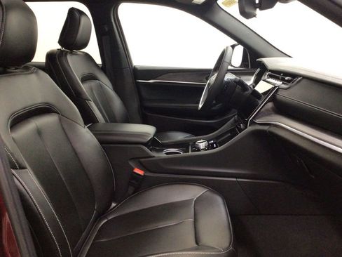 Used 2024 Jeep Grand Cherokee Limited w/ Black Appearance Package image 28