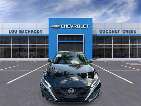 Used 2024 Nissan Altima 2.5 SV image 3