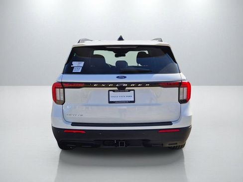 New 2026 Ford Explorer Active RWD image 8