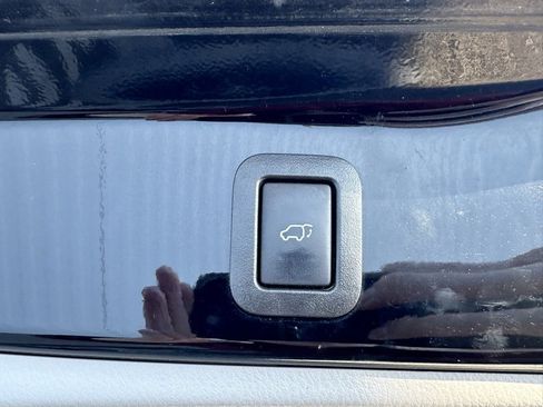 Used 2018 Toyota Highlander XLE image 15