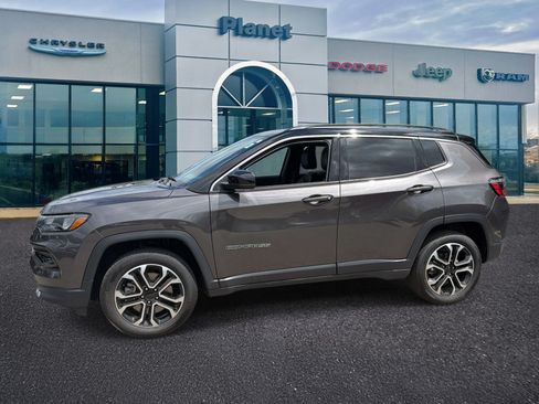 Used 2024 Jeep Compass Limited w/ Sun and Sound Group AWD/4WD image 4