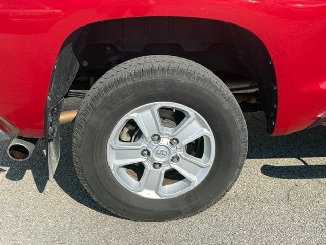 Used 2018 Toyota Tundra SR5 w/ SR5 Upgrade Package AWD/4WD image 12