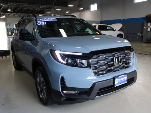 Used 2023 Honda Passport TrailSport image 3