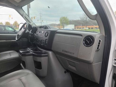 Used 2018 Ford E-350 and Econoline 350 Super Duty image 12