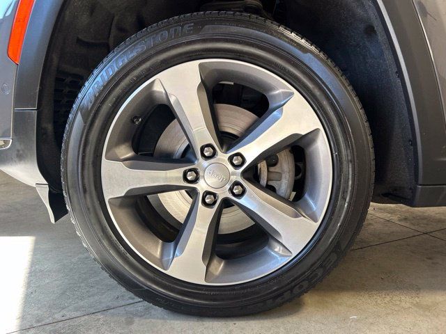 Used 2023 Jeep Grand Cherokee L Limited w/ Luxury Tech Group II AWD/4WD image 10