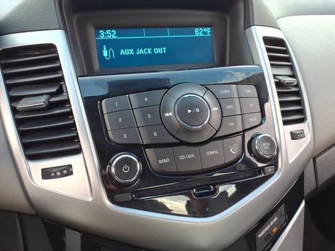 Used 2015 Chevrolet Cruze LS image 19
