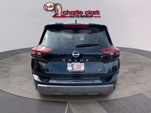 Certified 2025 Nissan Rogue SL FWD image 4