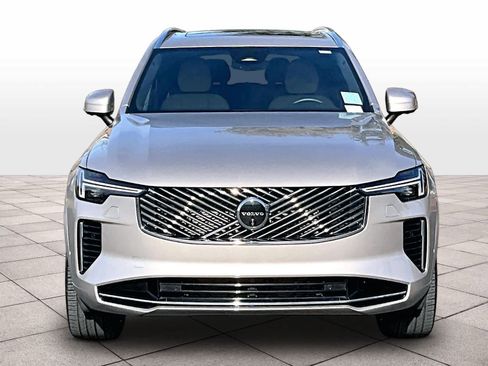 Used 2026 Volvo XC90 B5 Plus image 3