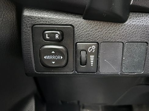 Used 2017 Toyota Corolla SE FWD image 18