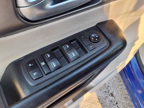 Used 2021 Chrysler Pacifica Touring-L image 26