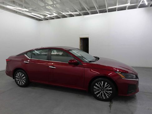 Used 2023 Nissan Altima 2.5 SV AWD/4WD image 4