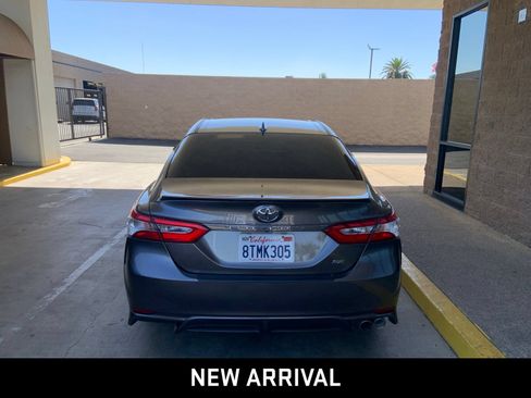Used 2020 Toyota Camry SE w/ Carpet Mat Package FWD image 5