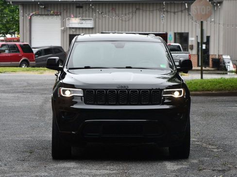 Used 2020 Jeep Grand Cherokee Altitude image 3