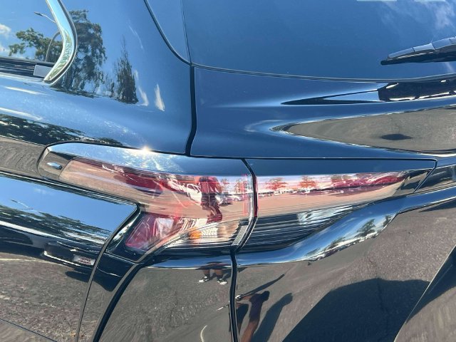 Certified 2025 Toyota Sienna XLE FWD image 13