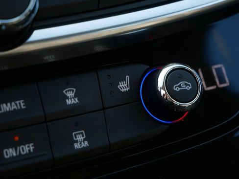 Used 2019 Buick LaCrosse Essence FWD image 19