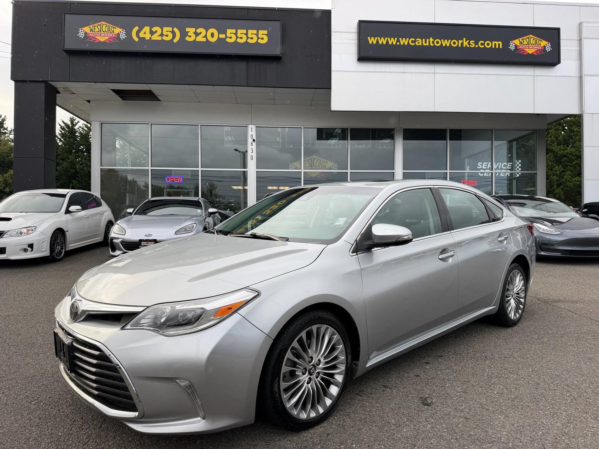 Used 2016 Toyota Avalon Limited w/ Toyota Safety Sense Package FWD image 1