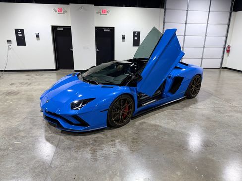 Used 2018 Lamborghini Aventador S AWD/4WD image 9