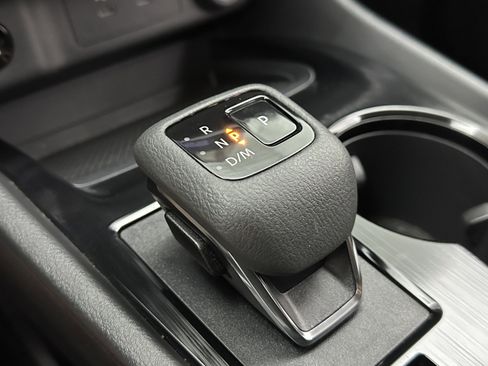 Used 2025 Nissan Rogue SV image 17