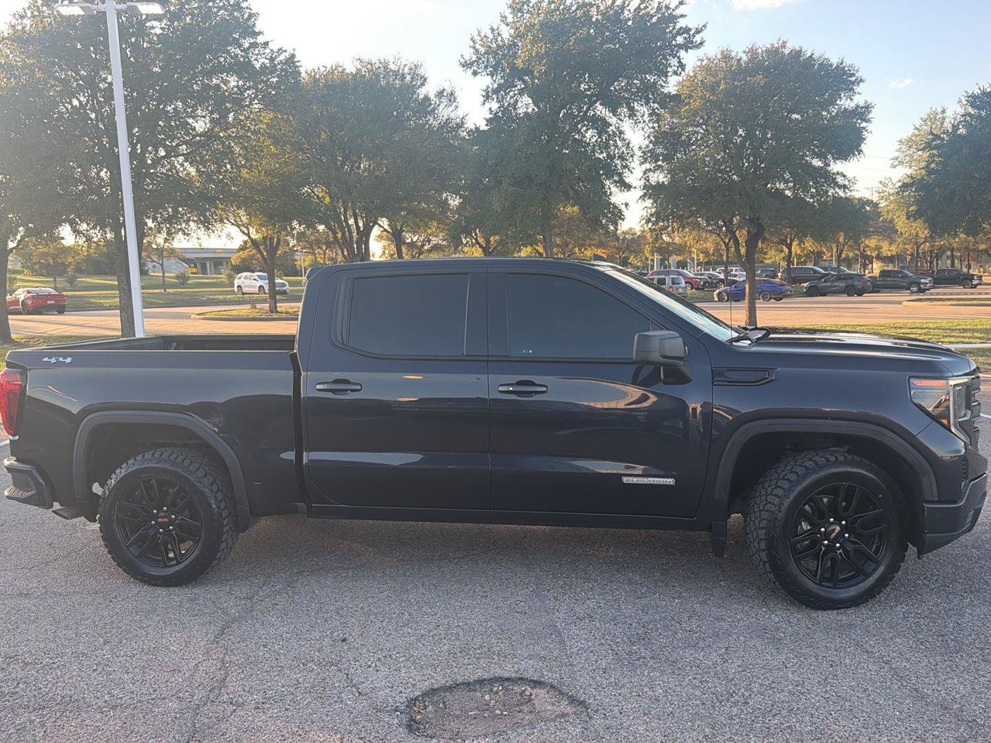 Used 2023 GMC Sierra 1500 Elevation AWD/4WD image 2
