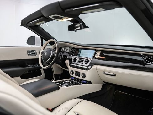 Used 2017 Rolls-Royce Dawn RWD image 54