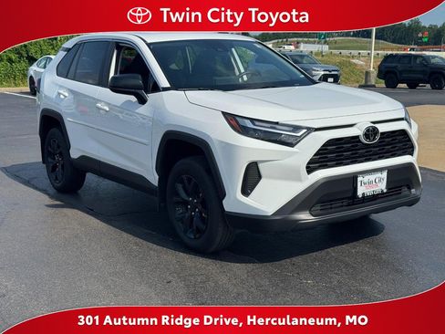 Certified 2025 Toyota RAV4 LE FWD image 1