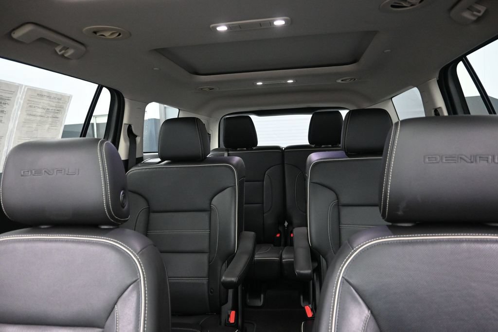 Used 2020 GMC Acadia Denali w/ Technology Package FWD image 15