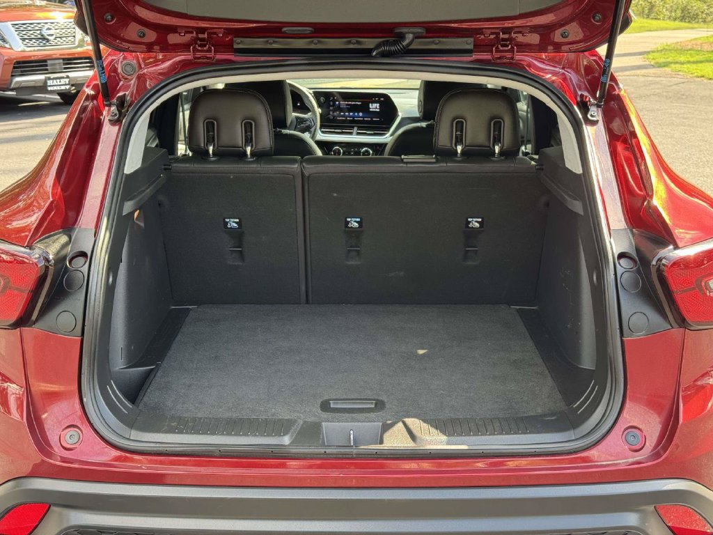 Used 2024 Chevrolet Trax LT FWD image 17