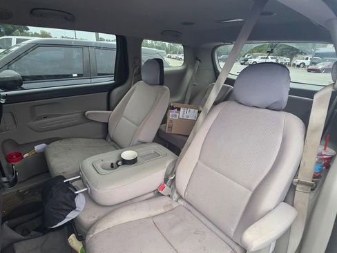 Used 2019 Kia Sedona LX image 19