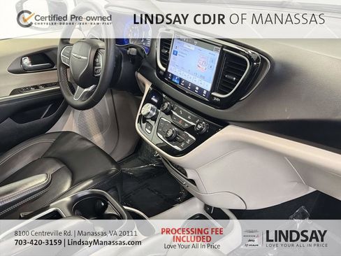 Used 2024 Chrysler Pacifica Touring-L FWD image 12